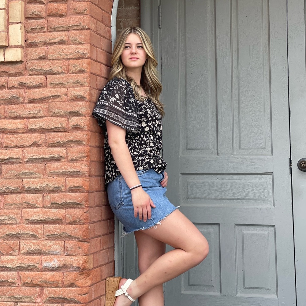 LUCKY BRAND black and white small woman’s flowery top